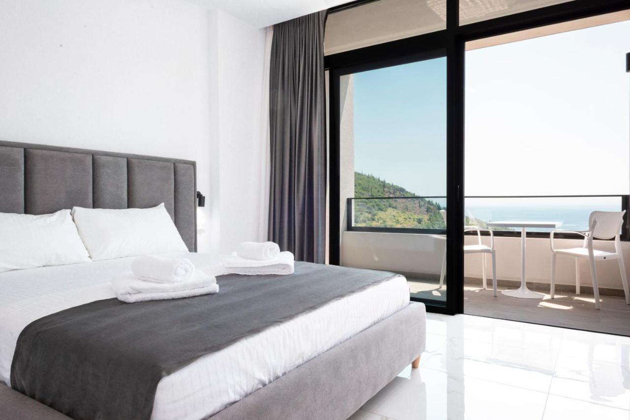 Wait 'N Sea Hotel Himare Exterior photo