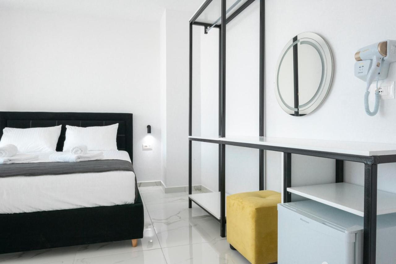 Wait 'N Sea Hotel Himare Exterior photo