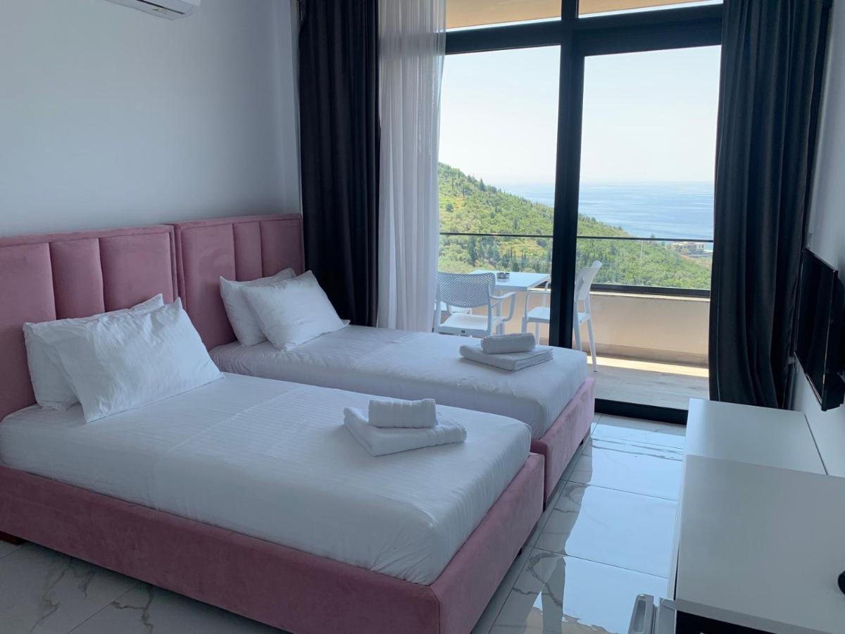 Wait 'N Sea Hotel Himare Exterior photo