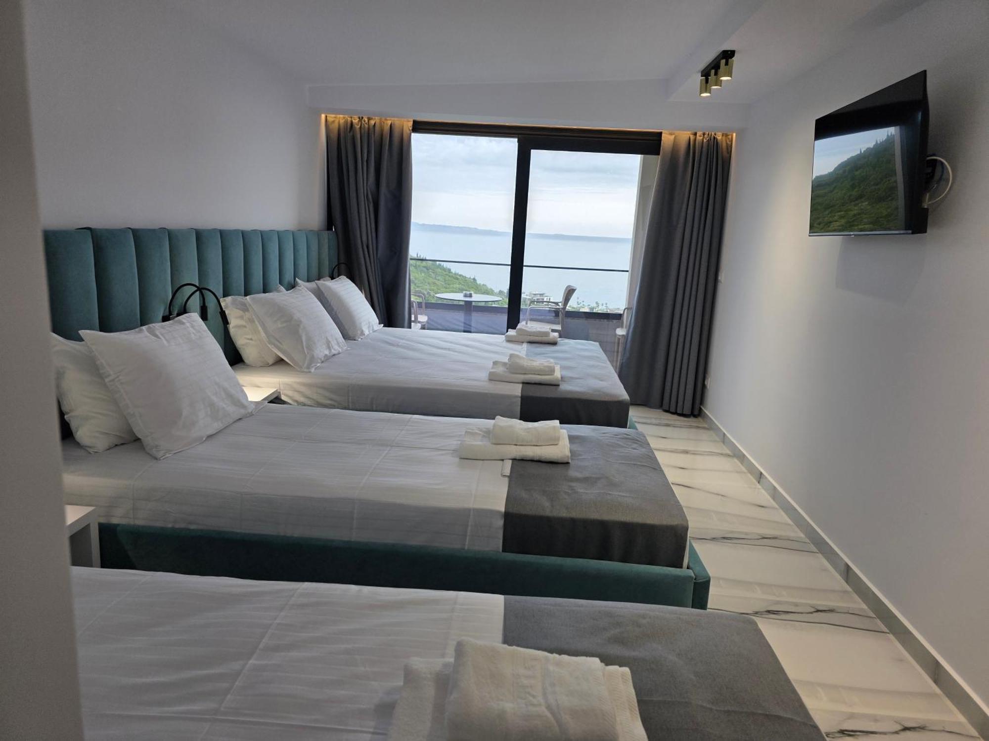 Wait 'N Sea Hotel Himare Exterior photo
