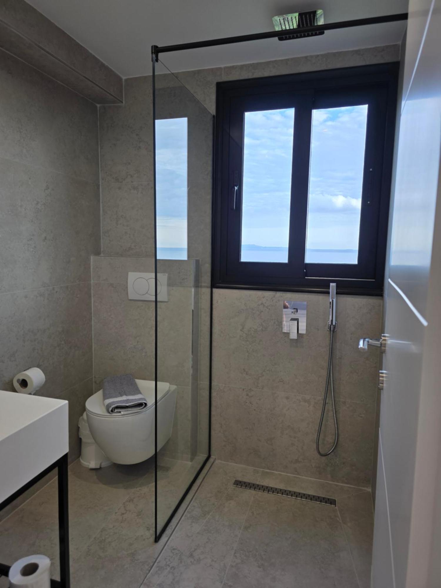 Wait 'N Sea Hotel Himare Exterior photo